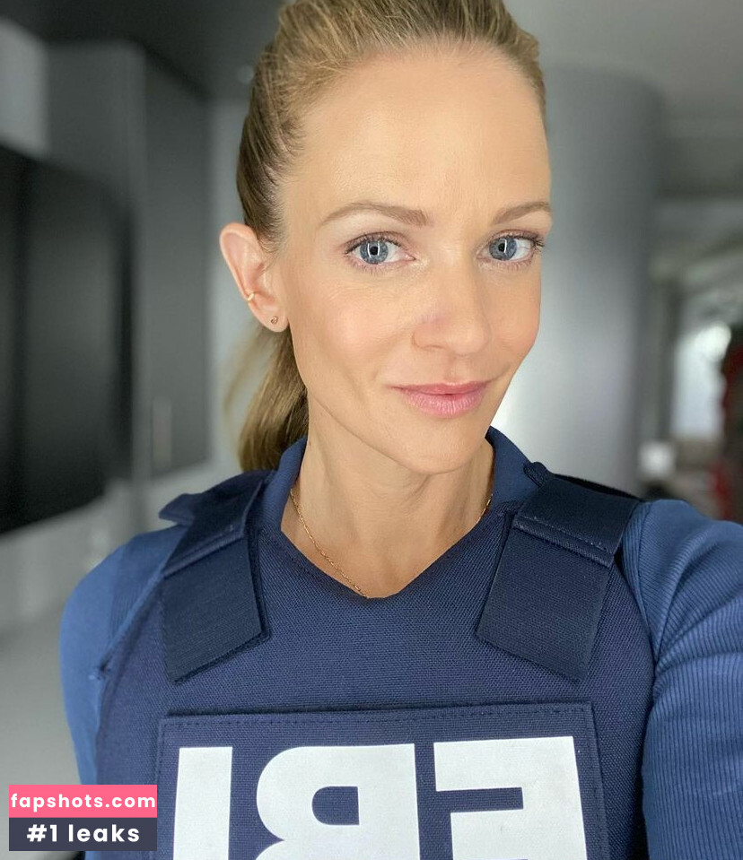 A.J. Cook gallery photo #8