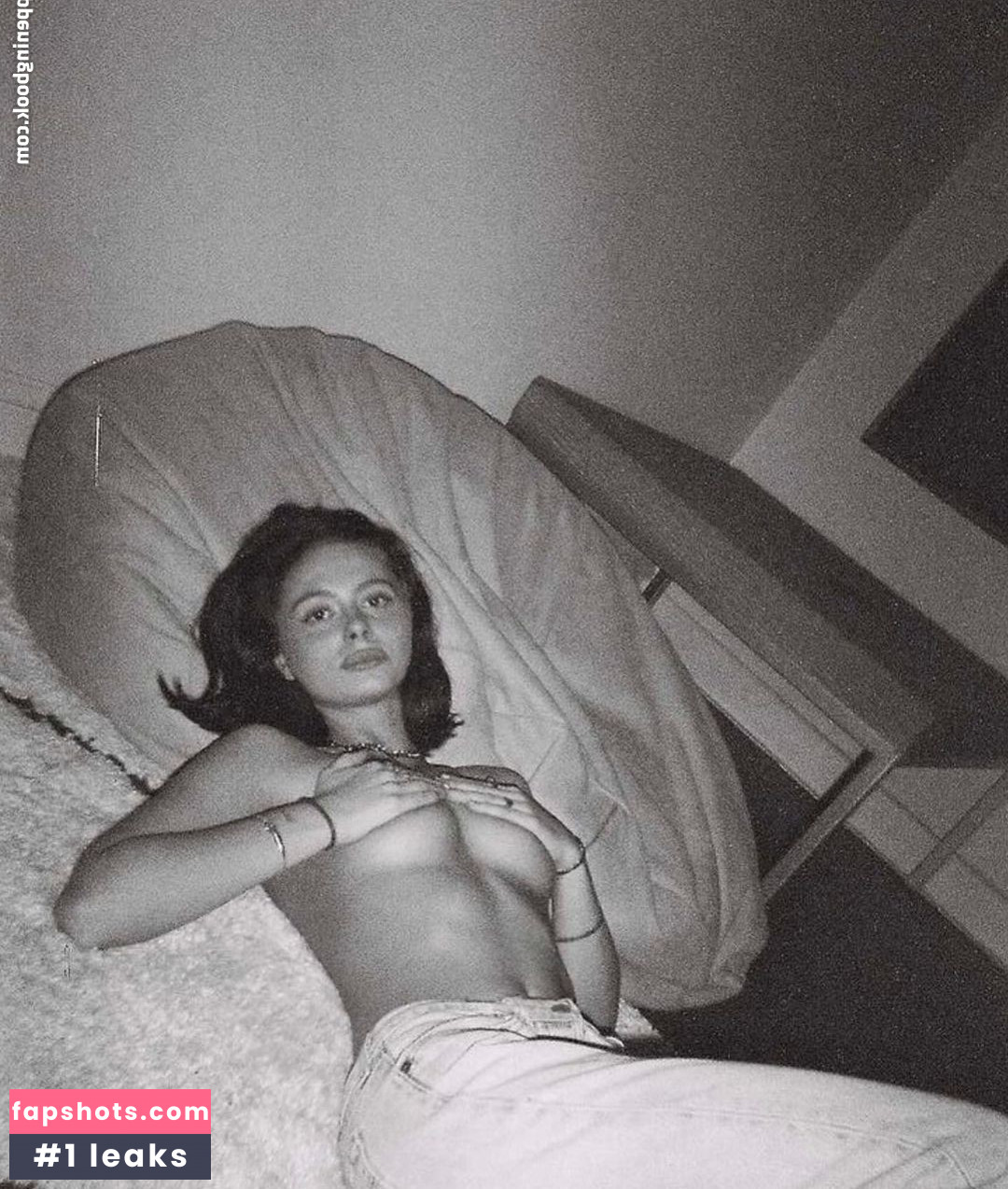 Aja Viola gallery photo #2