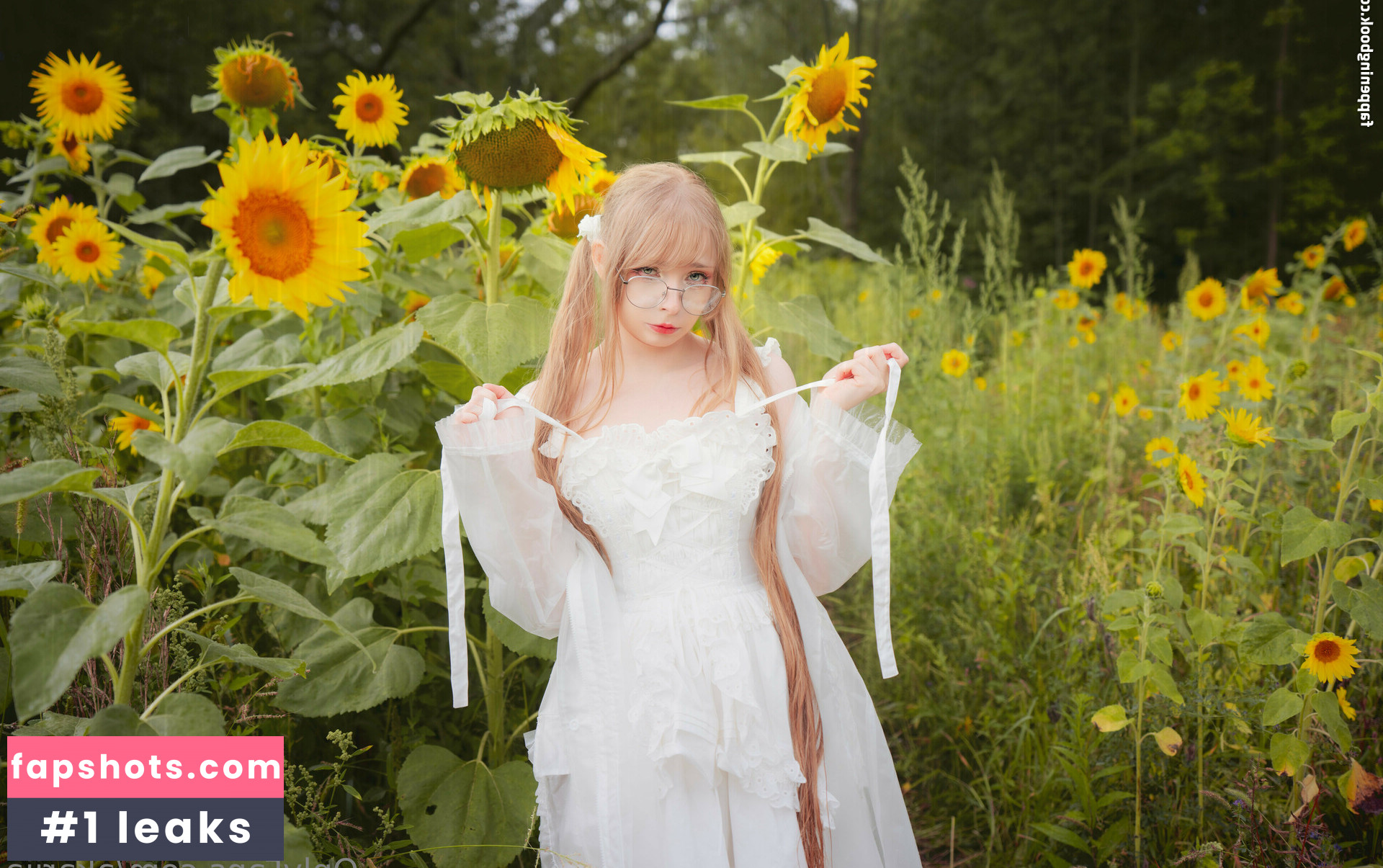 Akariia Cosplay gallery photo #18