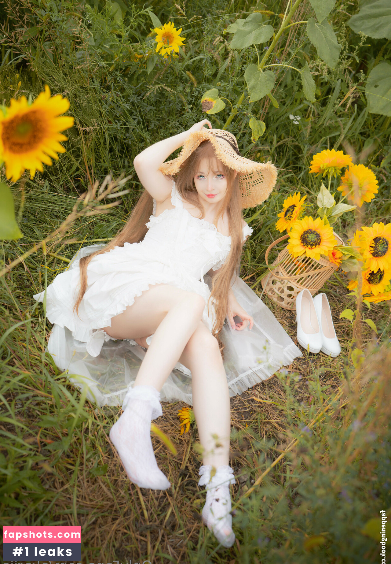 Akariia Cosplay gallery photo #19