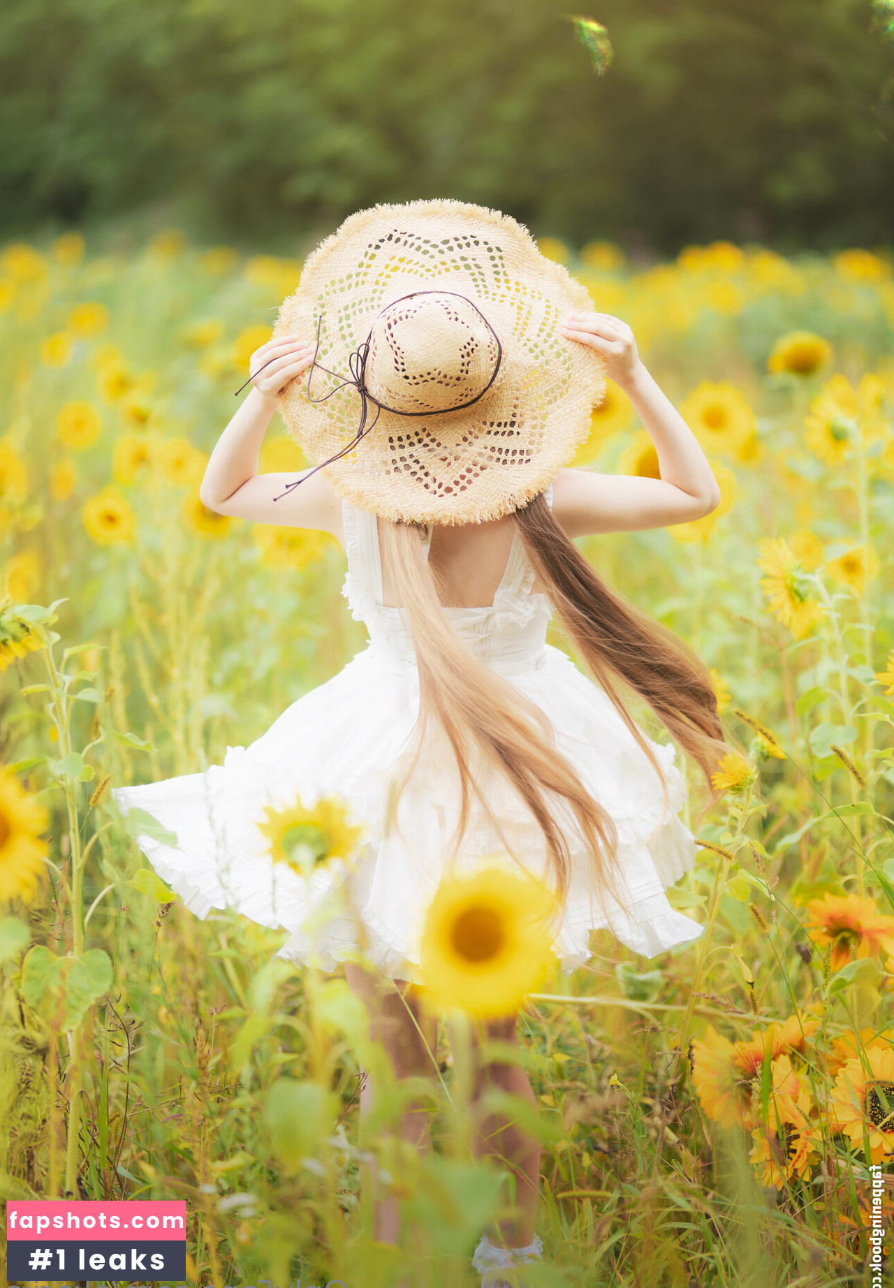 Akariia Cosplay gallery photo #20