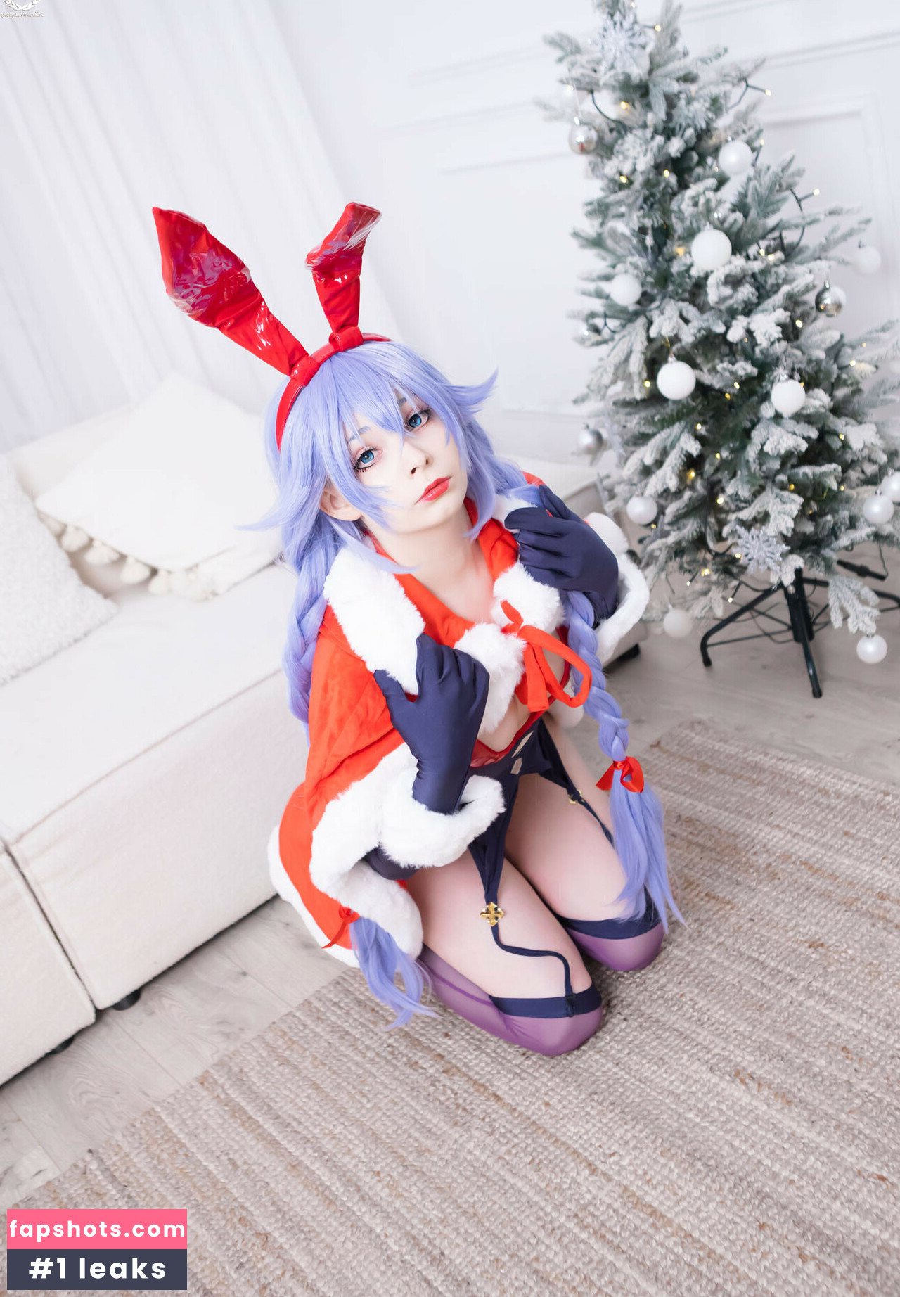 Akariia Cosplay nude babe gallery