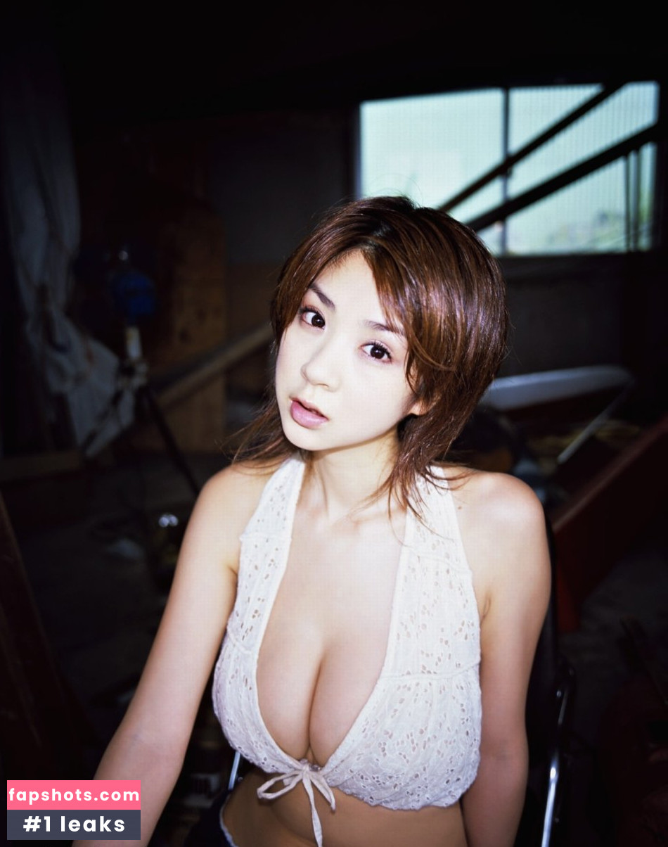 Aki Hoshino gallery photo #10