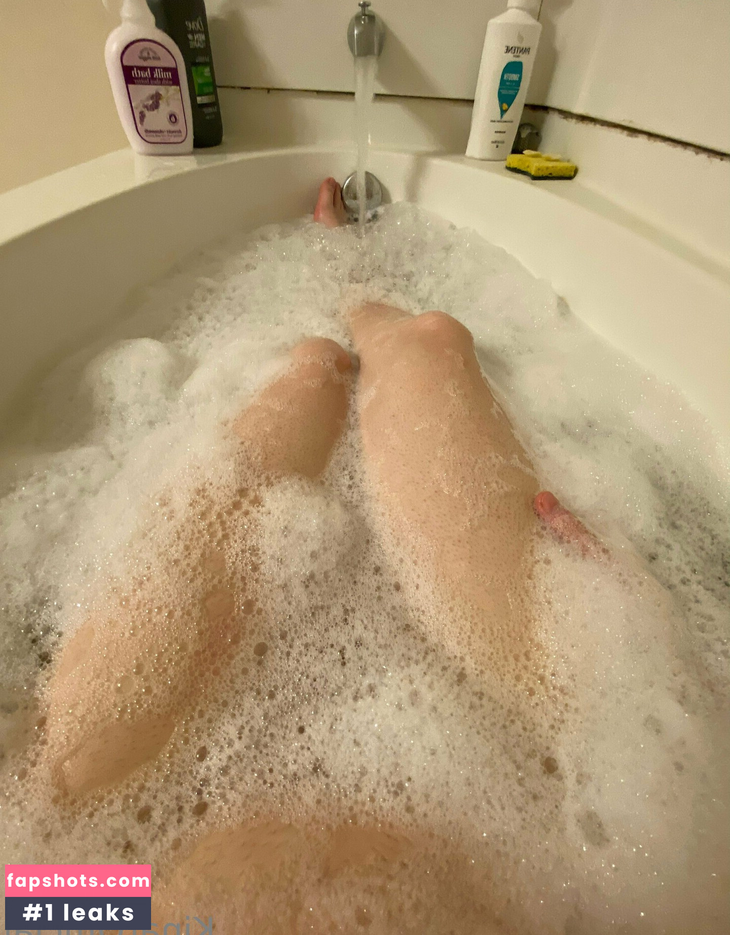 akiofficial gallery photo #4