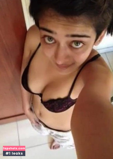 Akshara Haasan Filtración Desnuda OnlyFans Foto #2 - Fapshots
