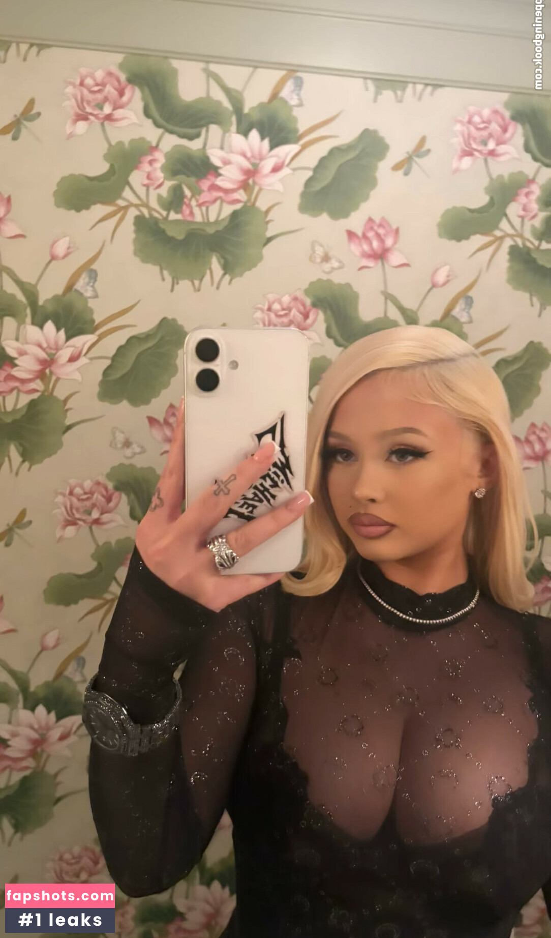 Alabama Barker nude babe gallery