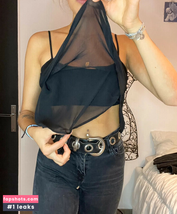 AlaiaJeanneau gallery photo #44