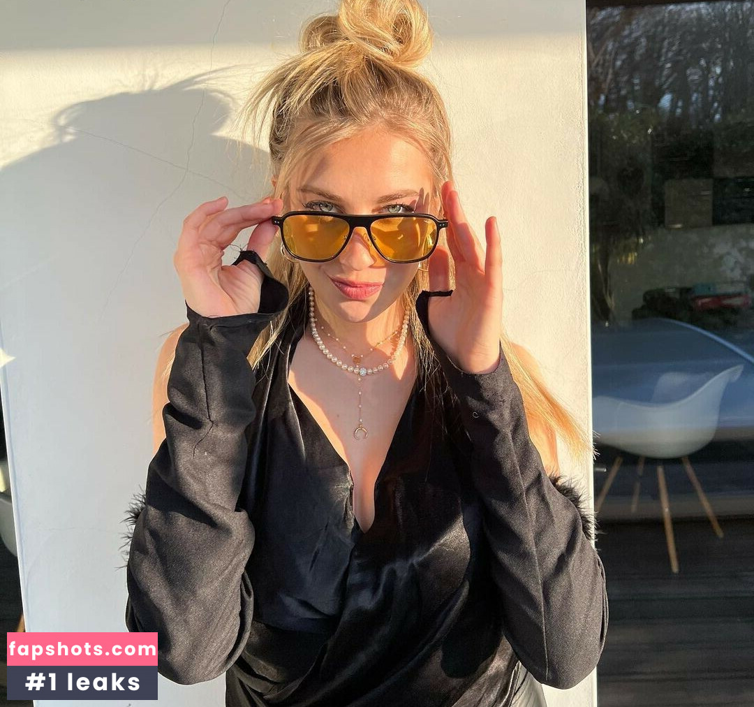 AlaiaJeanneau gallery photo #48