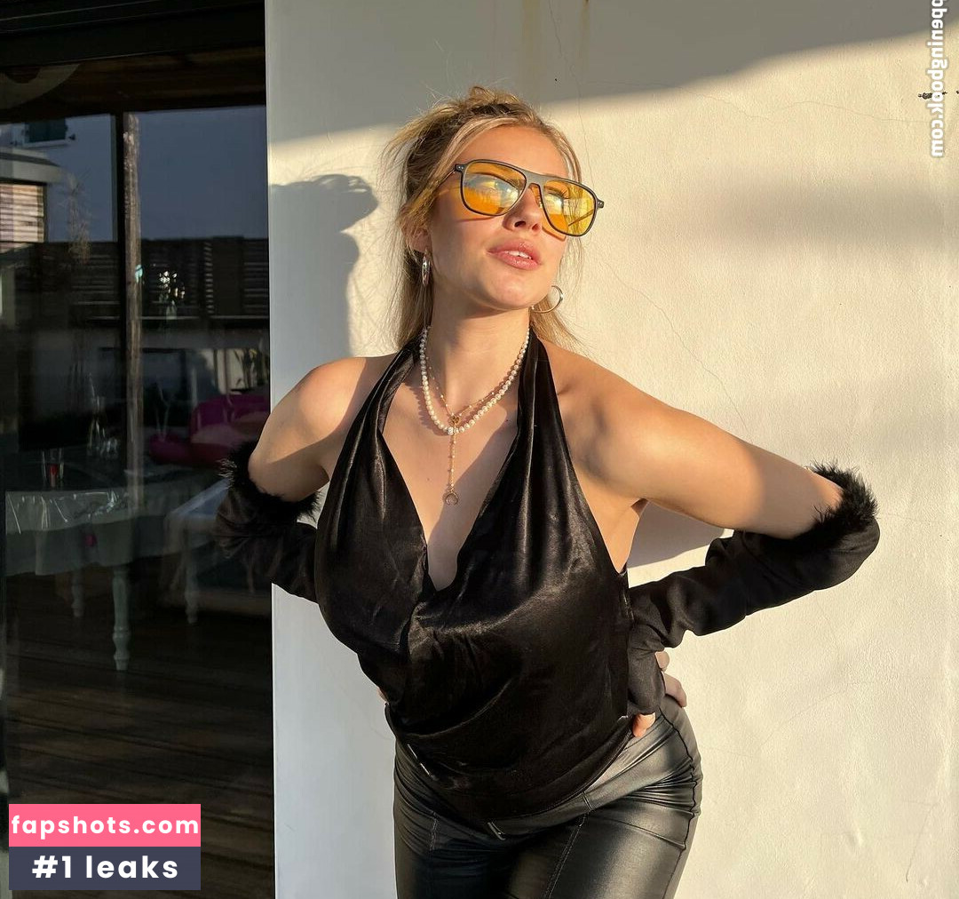 AlaiaJeanneau gallery photo #52