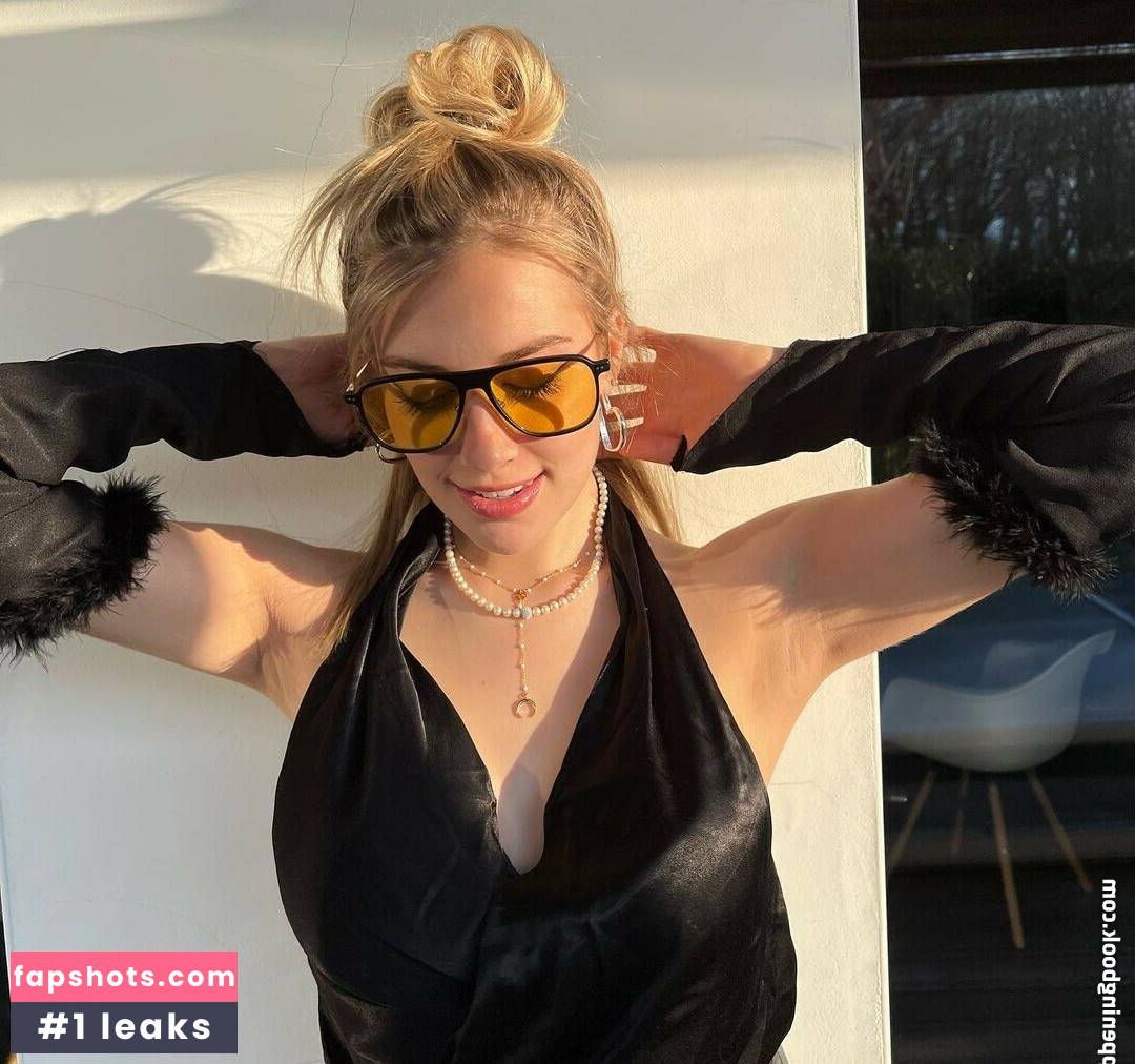 AlaiaJeanneau gallery photo #53