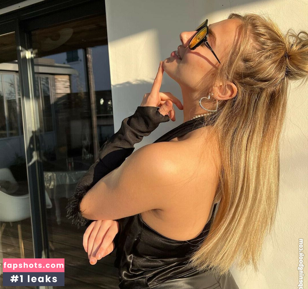 AlaiaJeanneau gallery photo #54