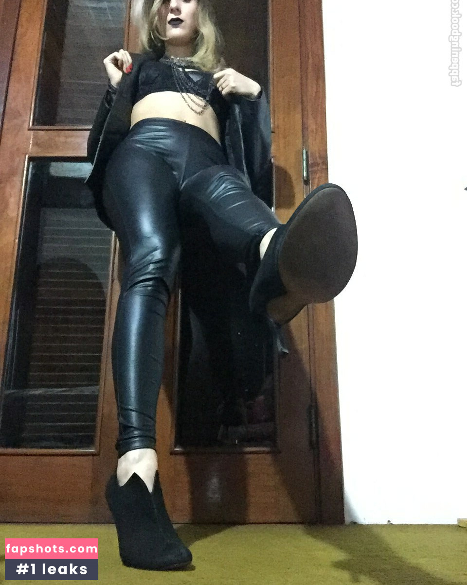 Alaine Crissie gallery photo #13