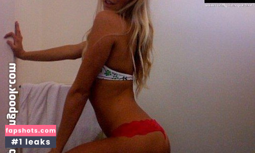Alana Blanchard gallery photo #21