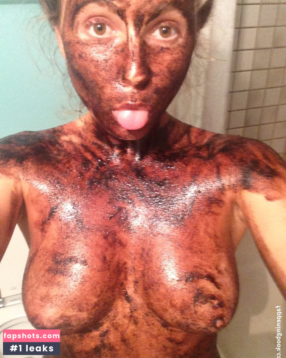 Alana Blanchard gallery photo #37