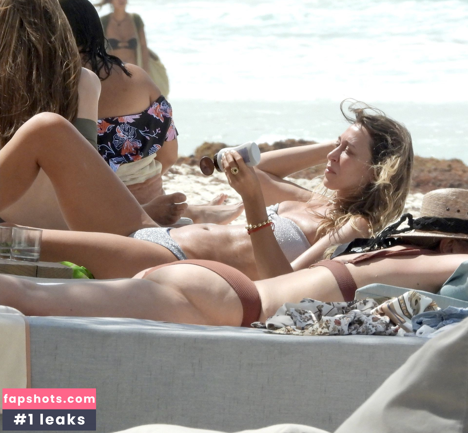 Alana Hadid gallery photo #19