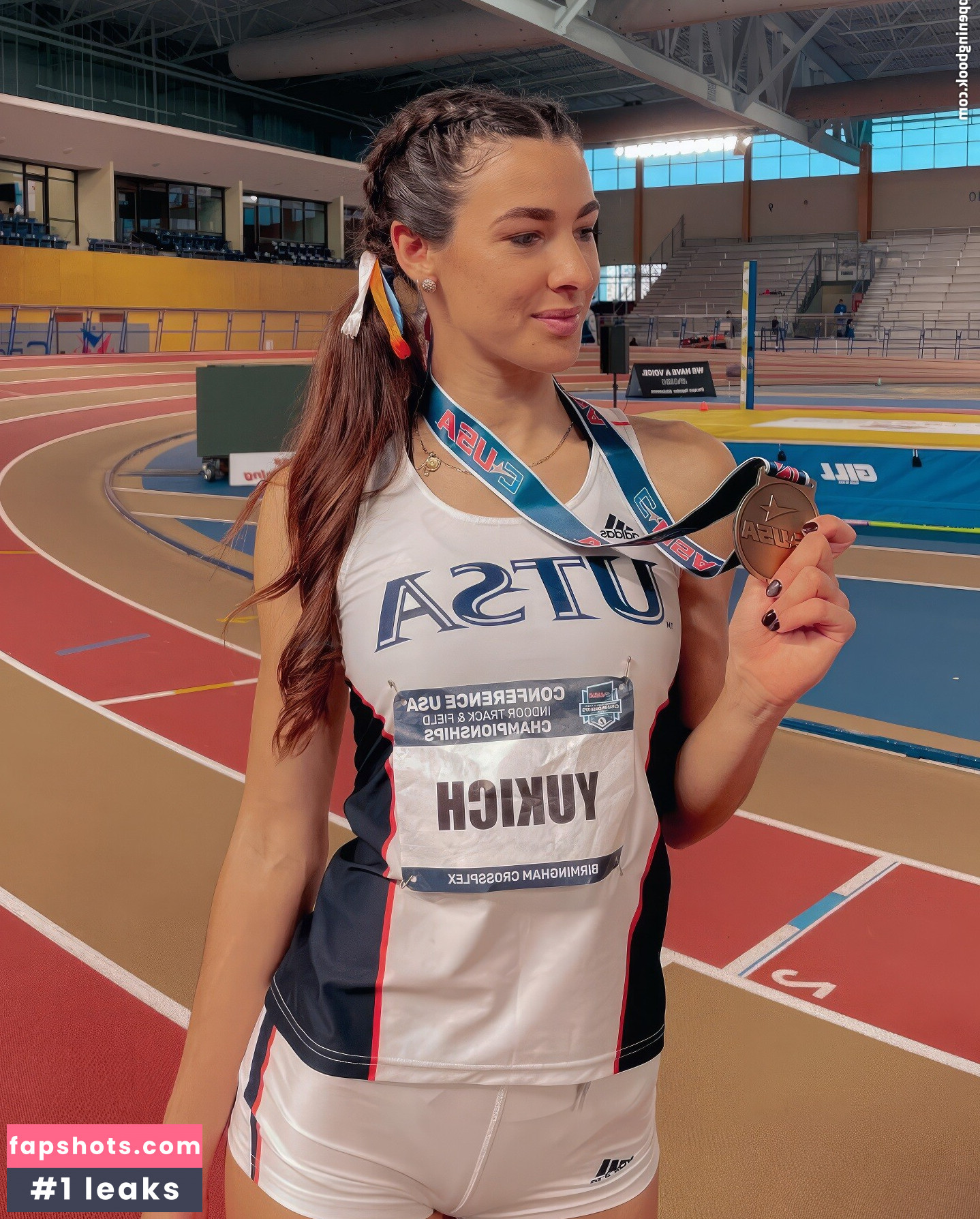 Alanah Yukich gallery photo #24