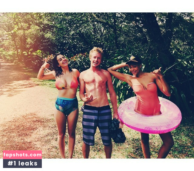 Alanna Masterson nude babe gallery