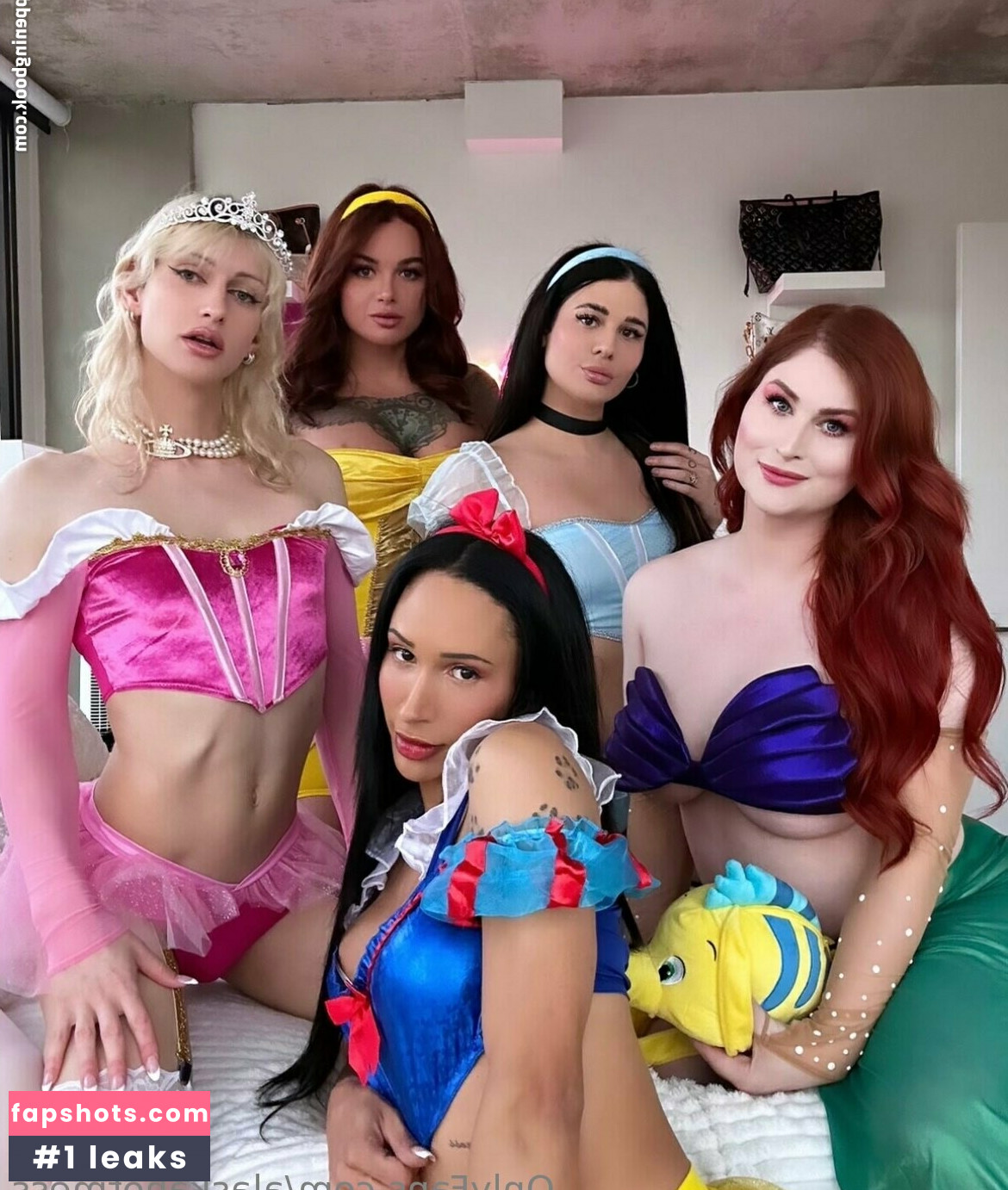 AlaskaHotmess gallery photo #32