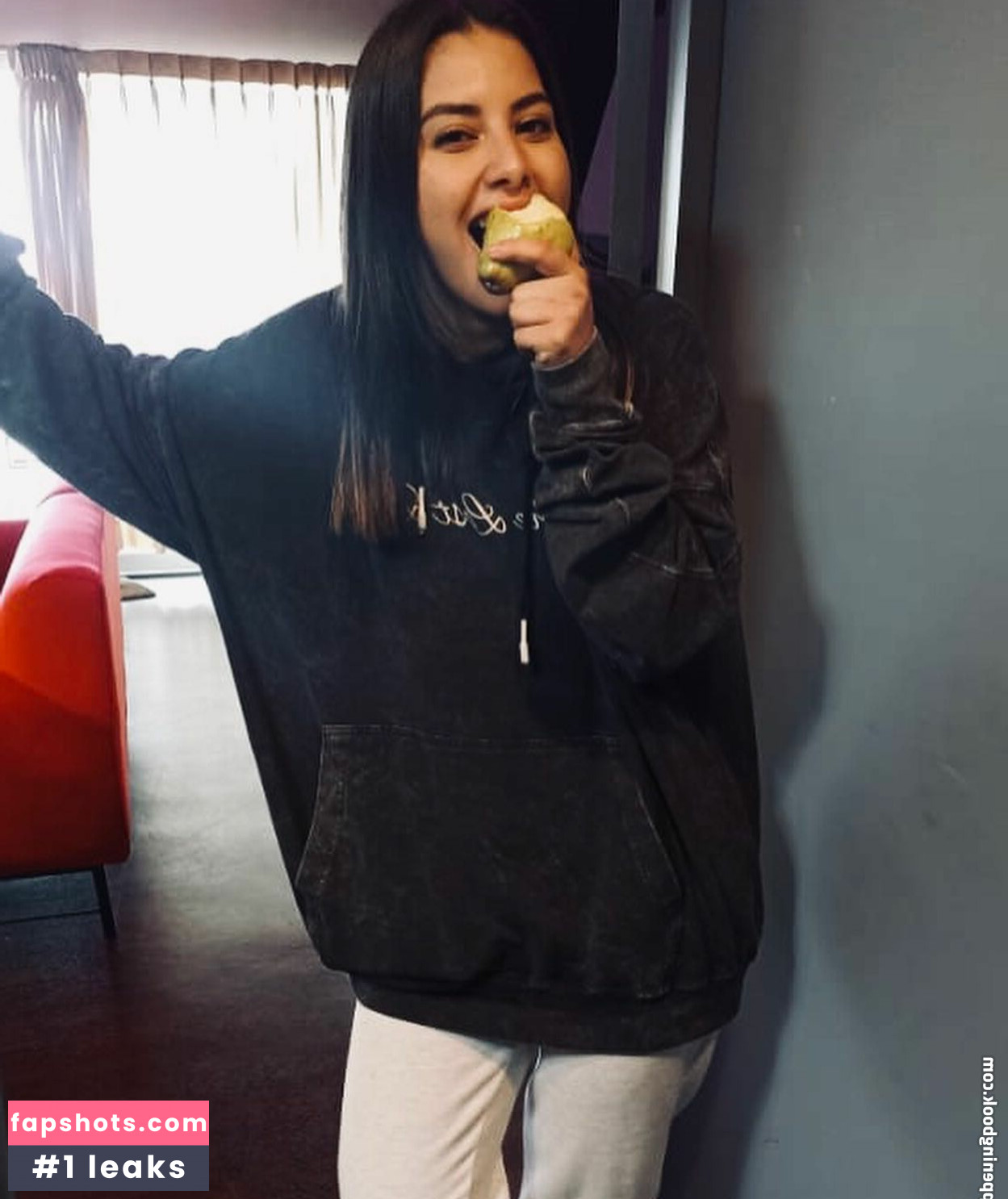 Alee Guzmán gallery photo #13