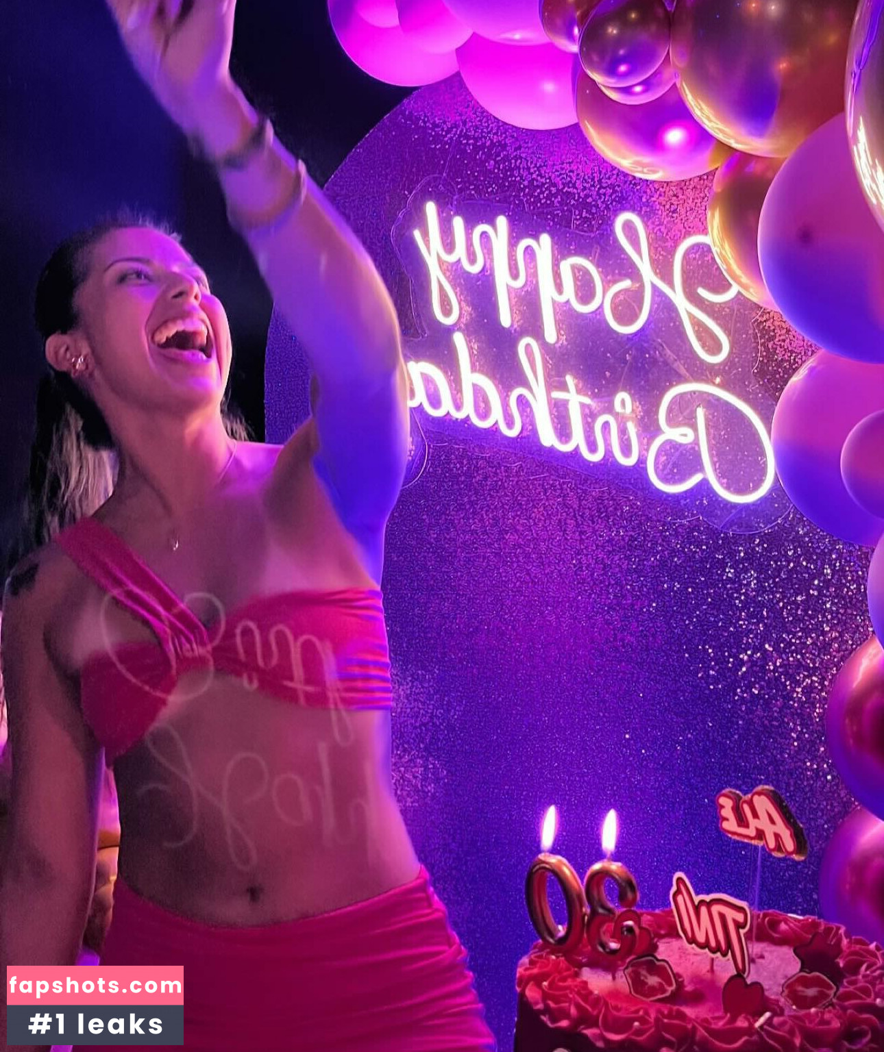 Alee Guzmán gallery photo #16