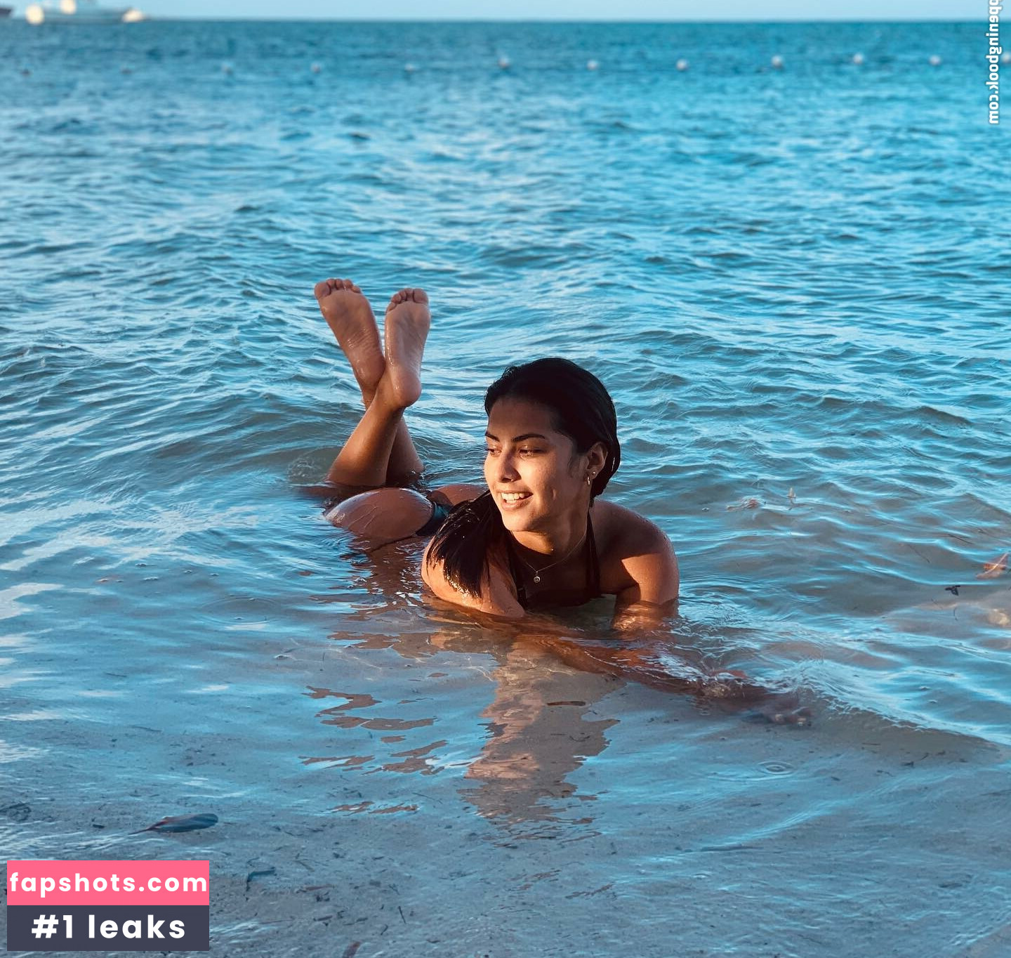 Alee Guzmán gallery photo #17