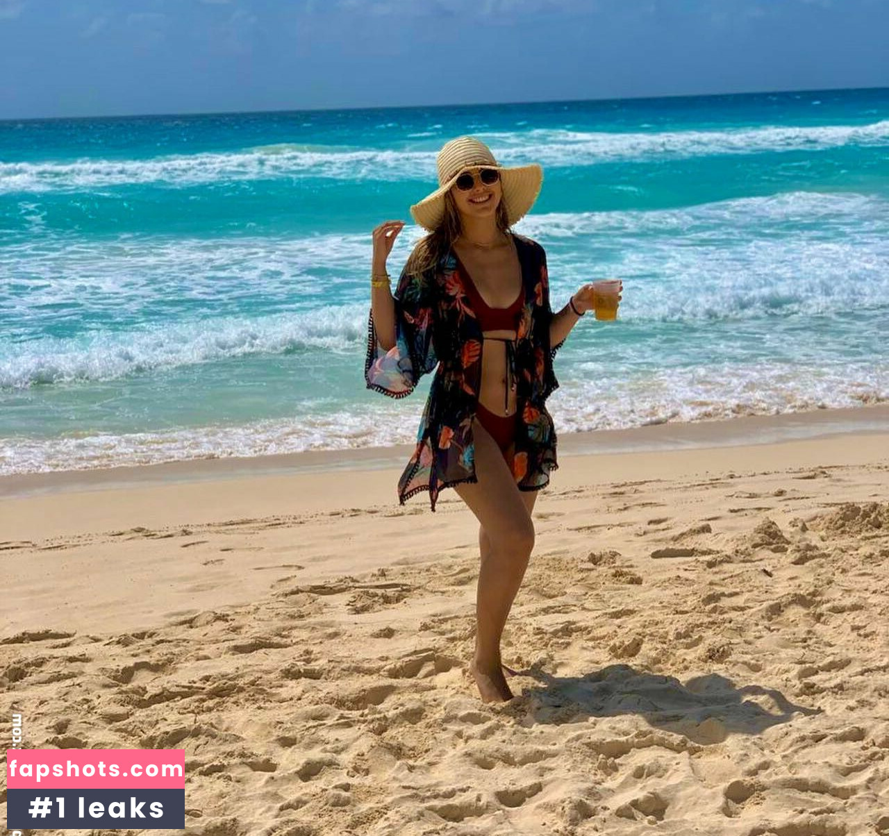 Alee Guzmán gallery photo #10