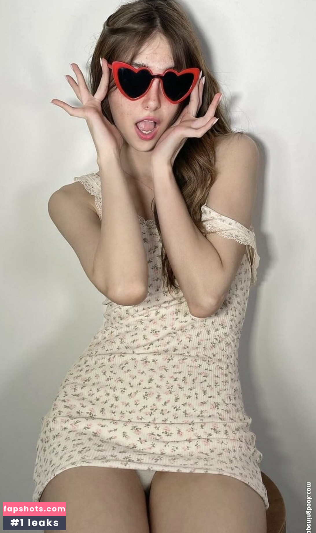 Aleja Crack nude babe gallery