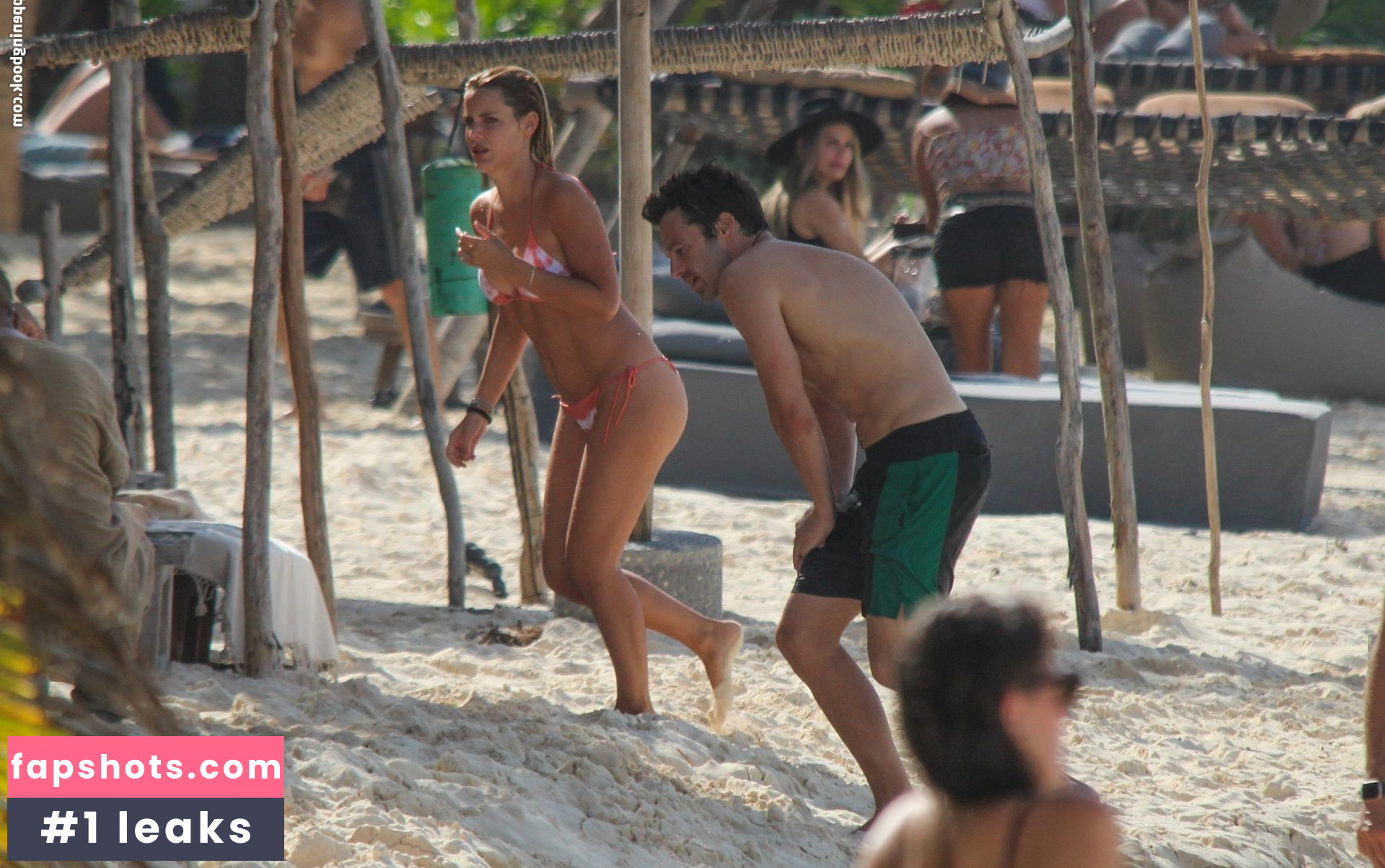 Alejandra Onieva gallery photo #24