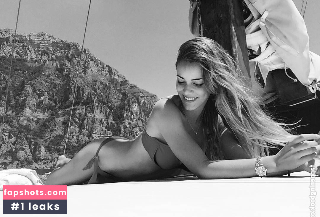 Alejandra Onieva gallery photo #5