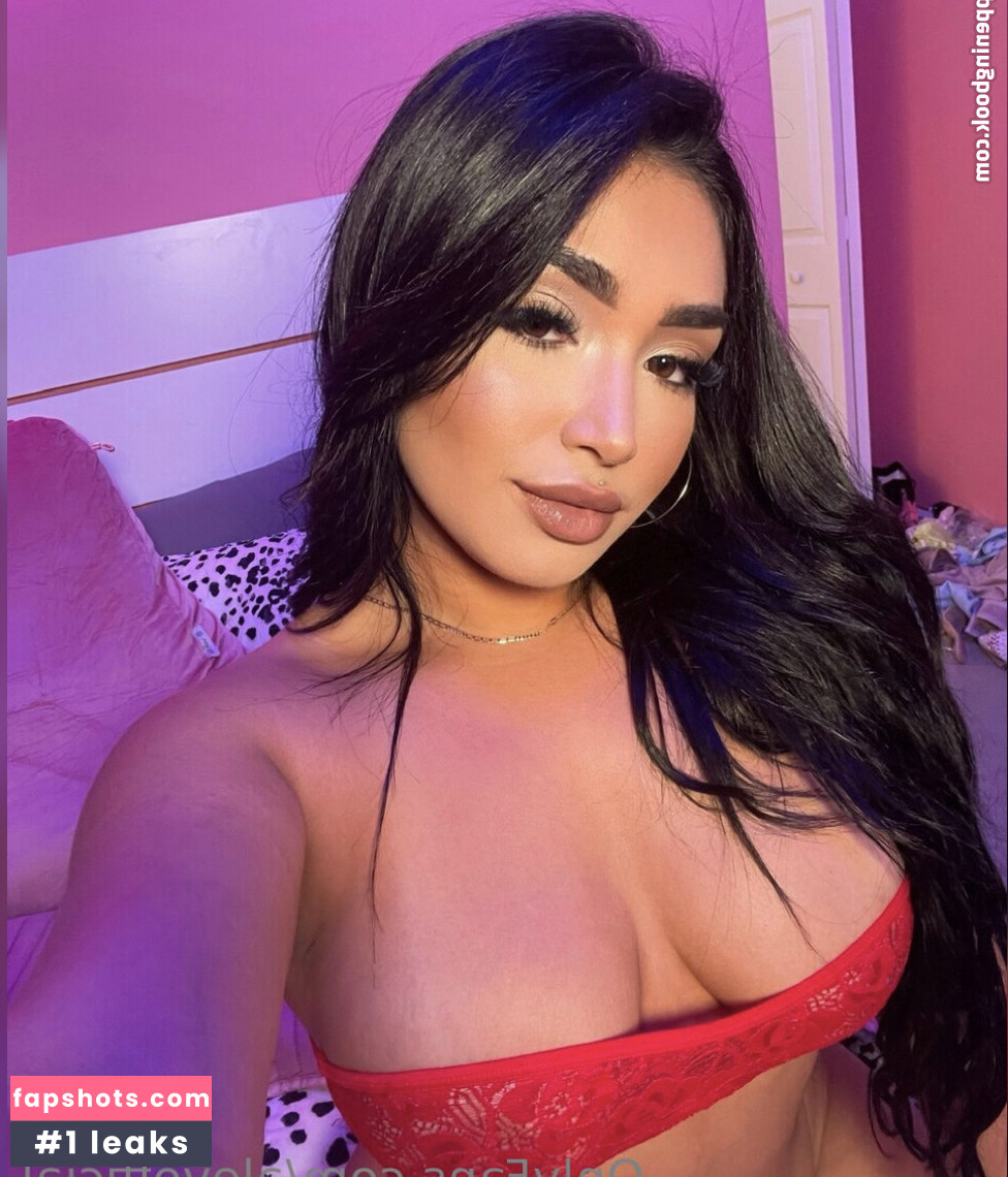 Alejandra Velasquez gallery photo #15