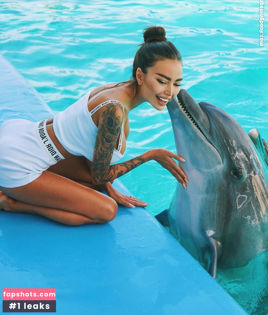 Alena Omovich gallery photo #16