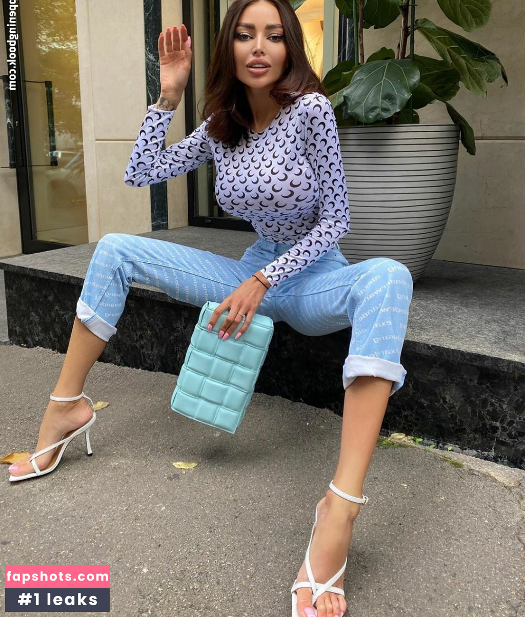 Alena Omovich gallery photo #18