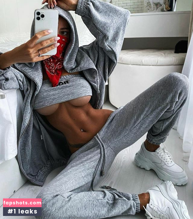 Alena Omovich gallery photo #32