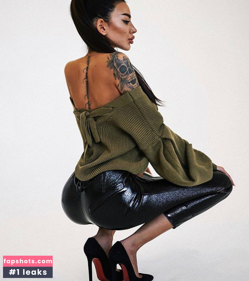 Alena Omovich gallery photo #34