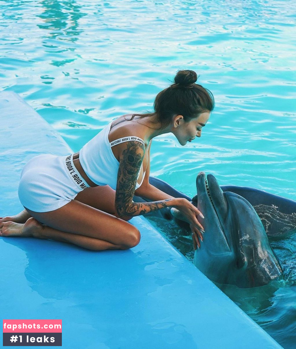 Alena Omovich gallery photo #47