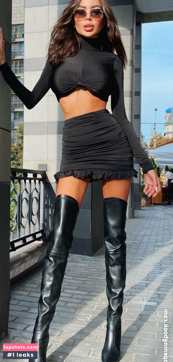 Alena Omovich gallery photo #48