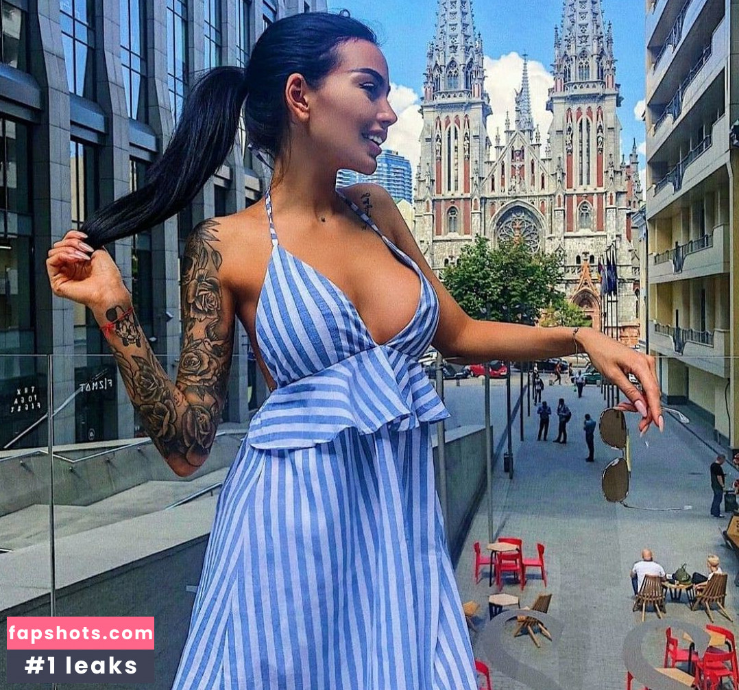 Alena Omovich gallery photo #84