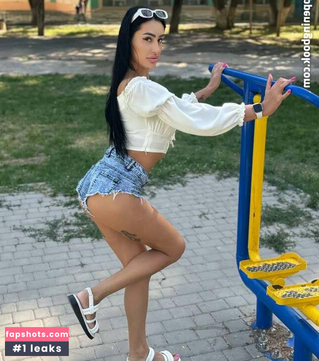 Alena Sayhii gallery photo #13