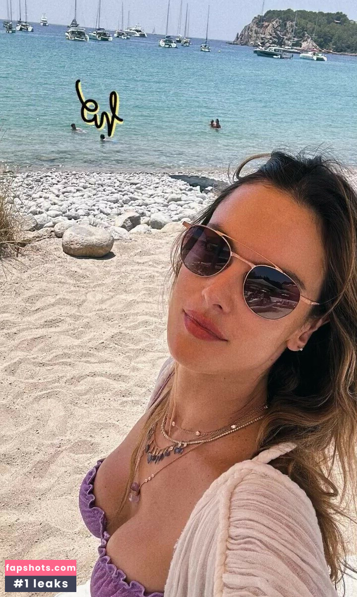 Alessandra Ambrosio gallery photo #1018