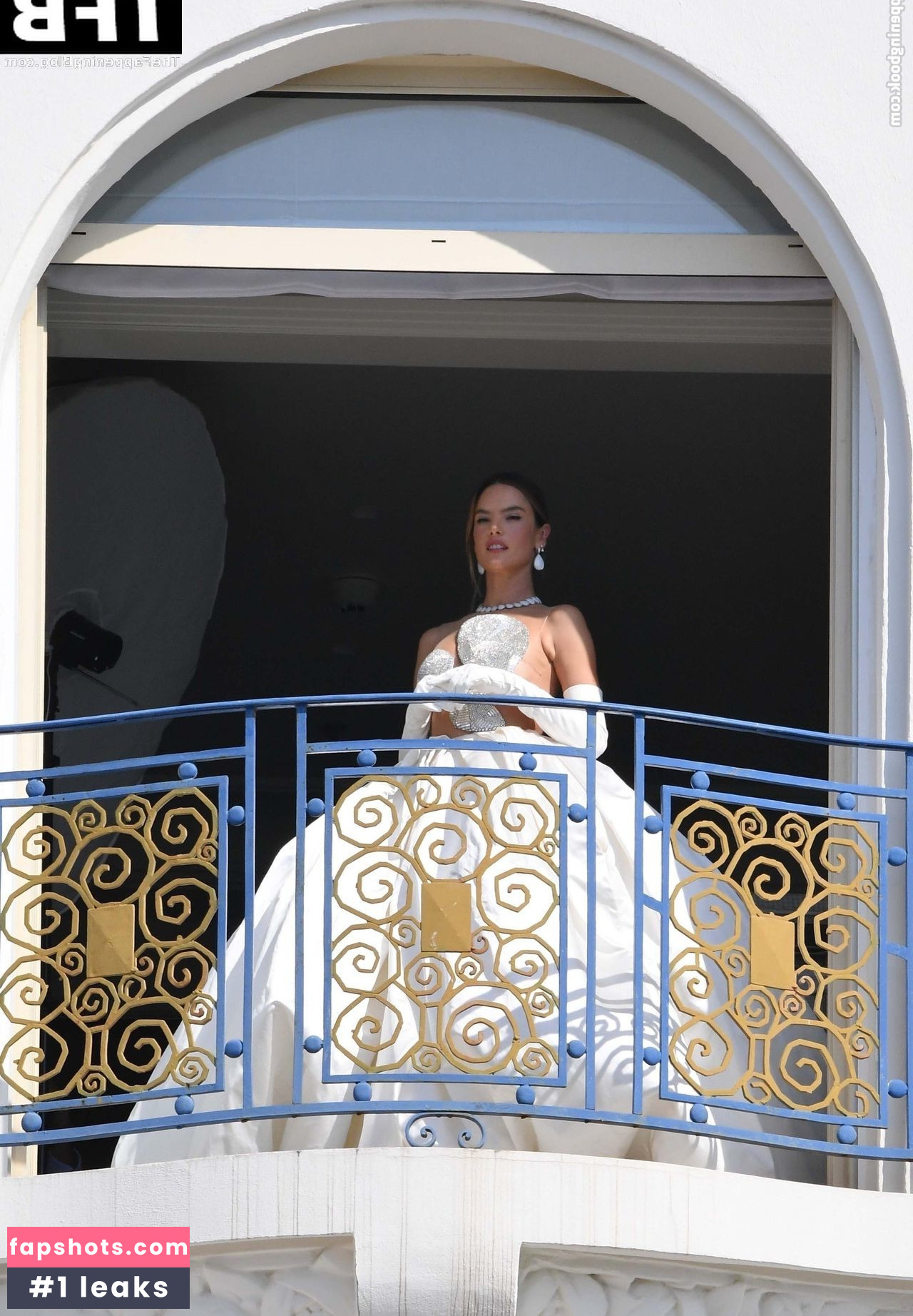 Alessandra Ambrosio gallery photo #1956