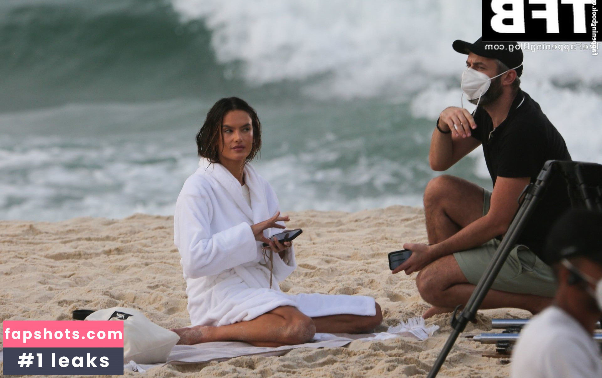 Alessandra Ambrosio gallery photo #2182