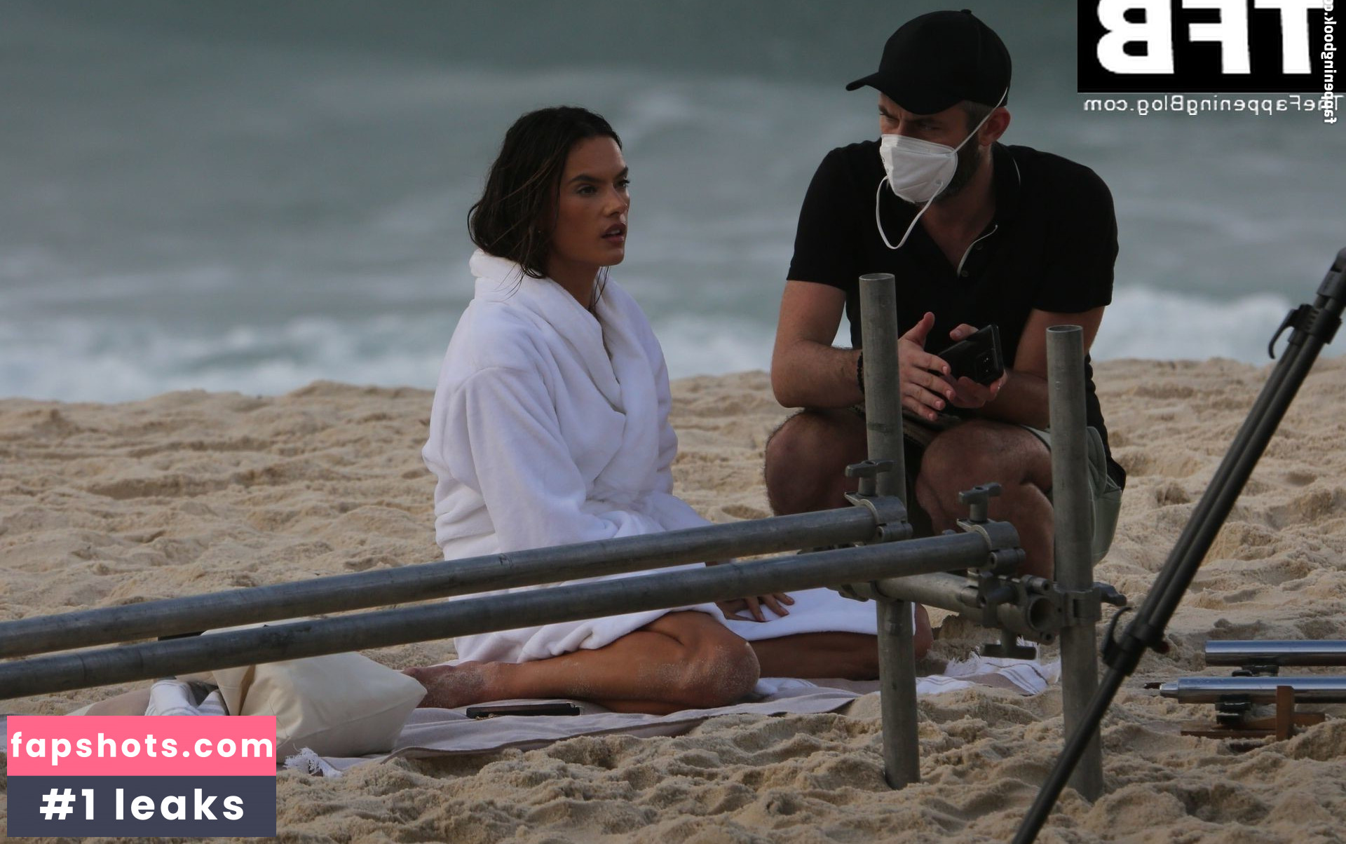 Alessandra Ambrosio gallery photo #2185