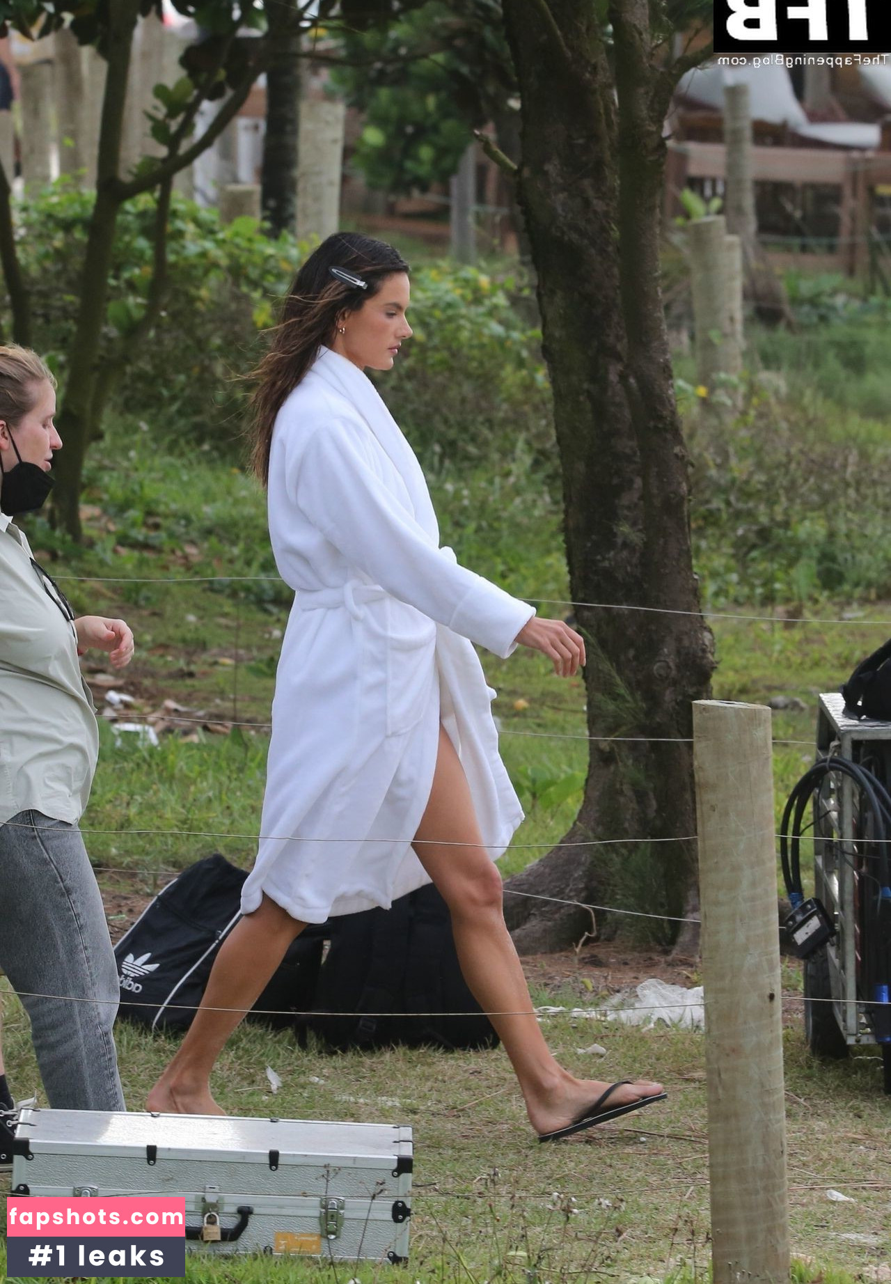 Alessandra Ambrosio gallery photo #2186