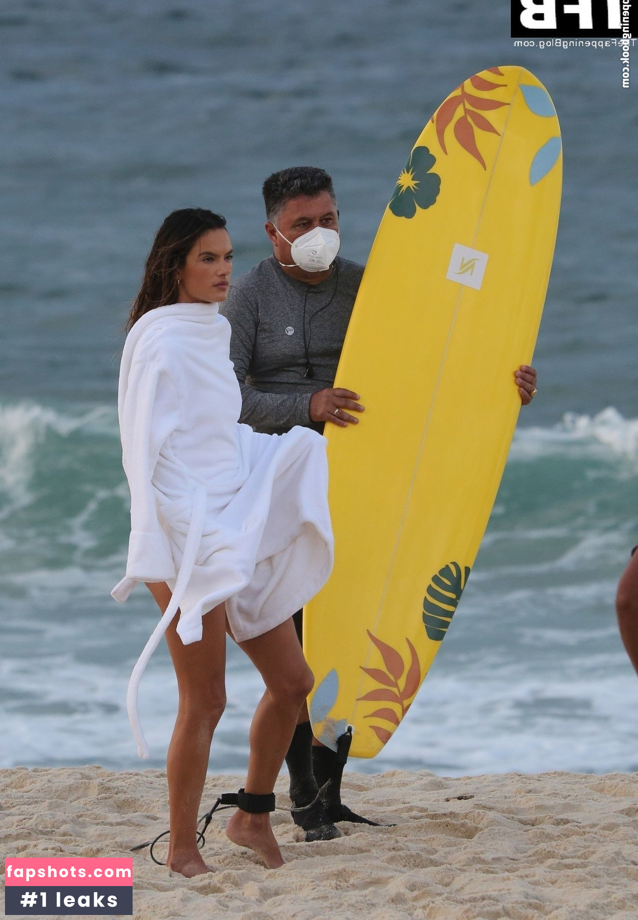 Alessandra Ambrosio gallery photo #2187