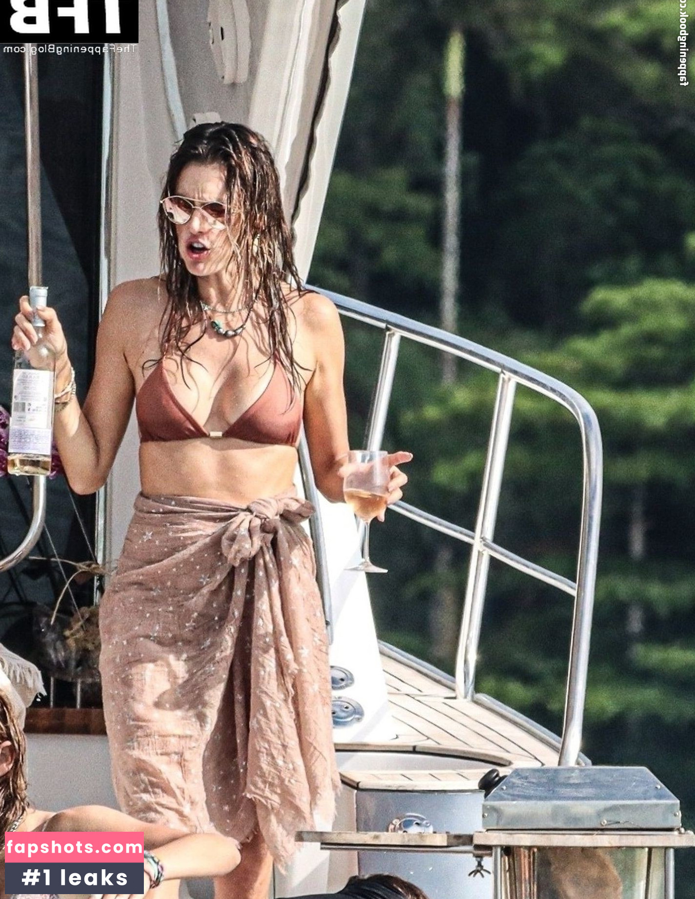 Alessandra Ambrosio gallery photo #2245