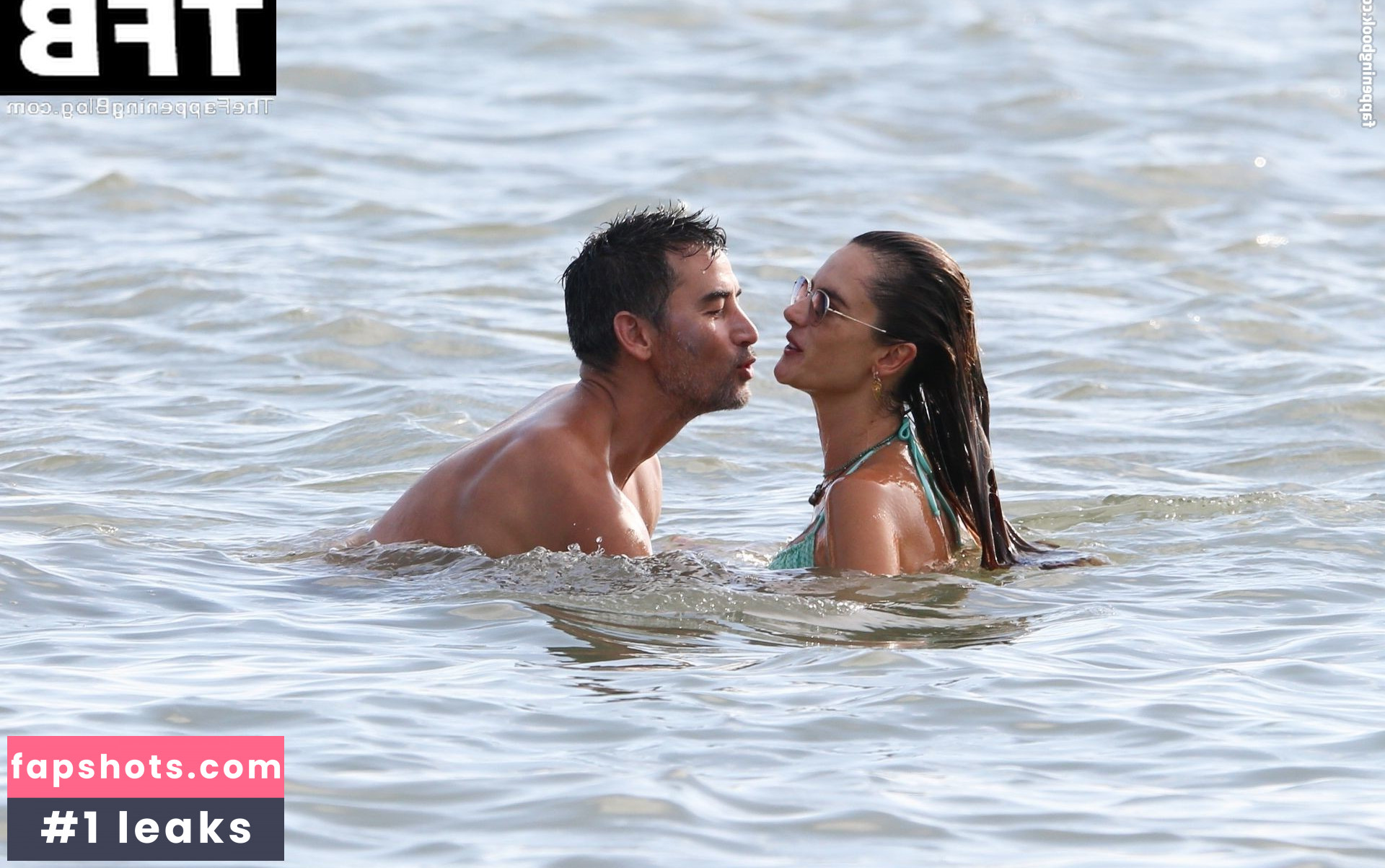 Alessandra Ambrosio gallery photo #2265