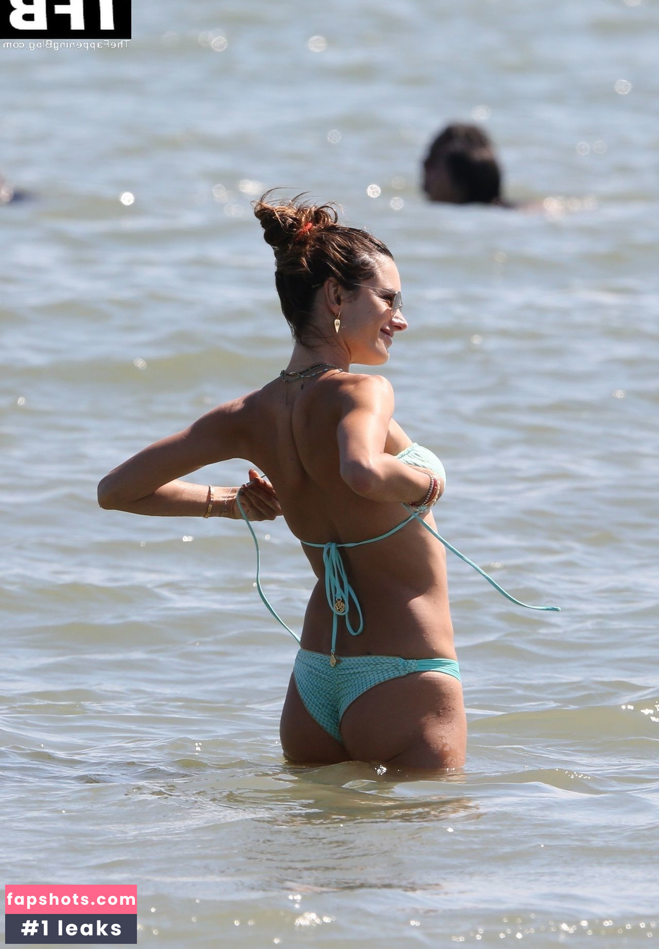 Alessandra Ambrosio gallery photo #2283