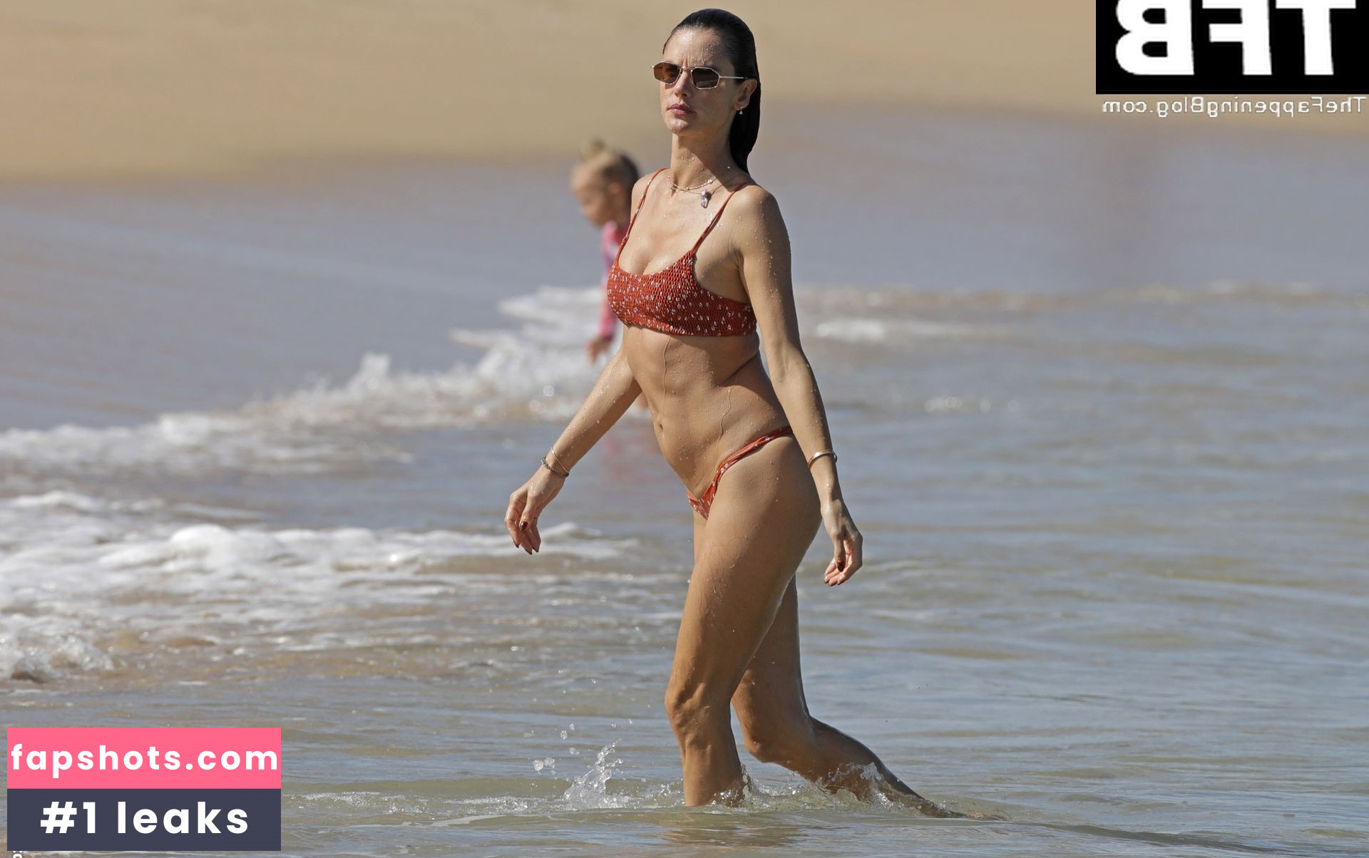 Alessandra Ambrosio gallery photo #2363