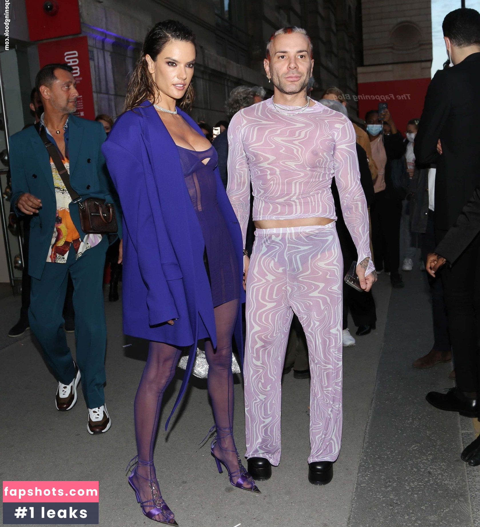 Alessandra Ambrosio gallery photo #2437