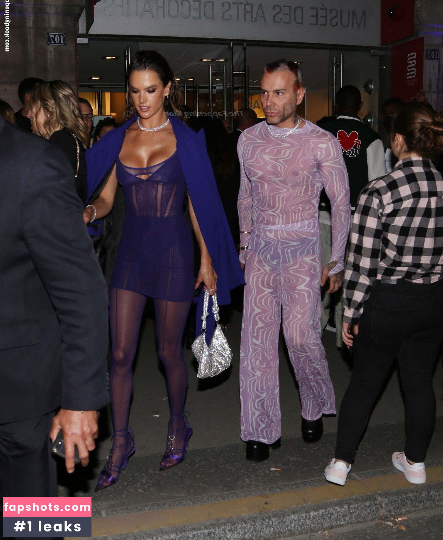 Alessandra Ambrosio gallery photo #2448